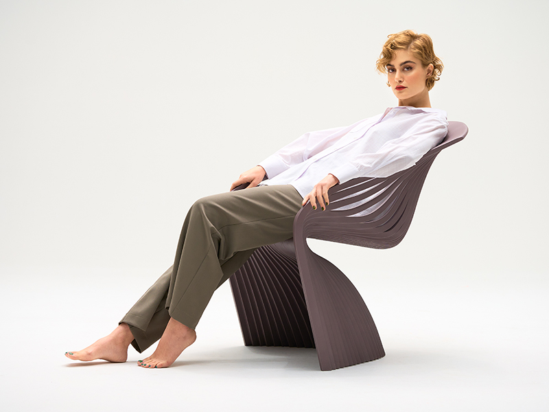 Parametric wooden chair design with ergonomic curvature